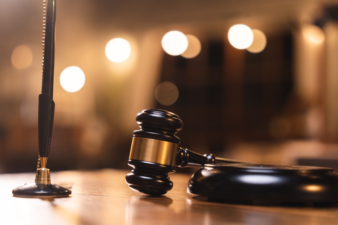 A pen and gavel on a judge's podium